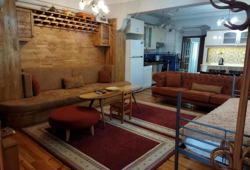 Aile Odası, Nelly Guesthouse