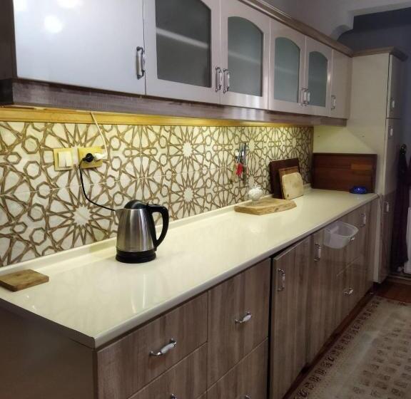 Aile Odası, Nelly Guesthouse