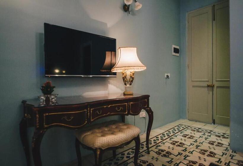 اتاق استاندارد, Sally Port Senglea