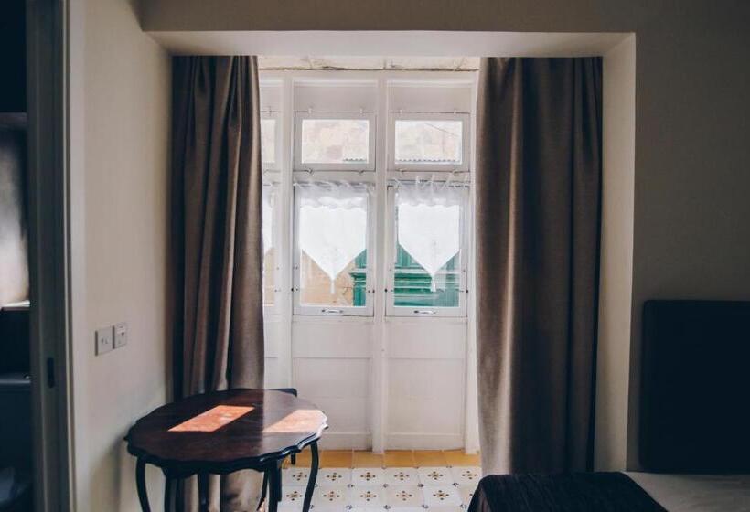 اتاق استاندارد یک نفره, Sally Port Senglea