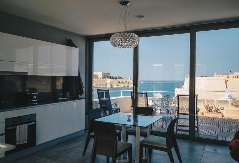 خانه 3 خوابه, Sally Port Senglea