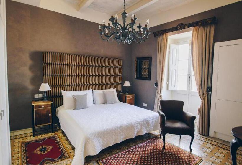 اتاق استاندارد, Sally Port Senglea