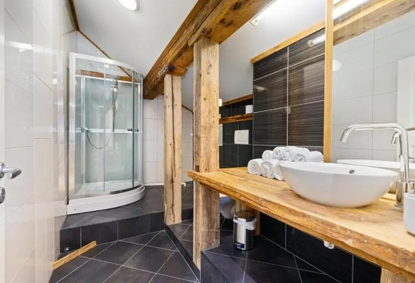 Huoneisto 2 Makuuhuonetta, Sveggvika Guesthouse