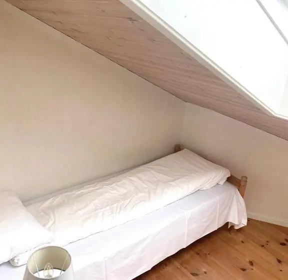 Huoneisto 2 Makuuhuonetta, Sveggvika Guesthouse