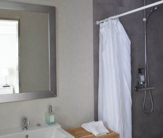 اتاق استاندارد سه نفره, The Old Post Office Guesthouse