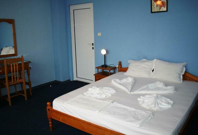 スタンダードトリプルルーム, Zoya Guest House