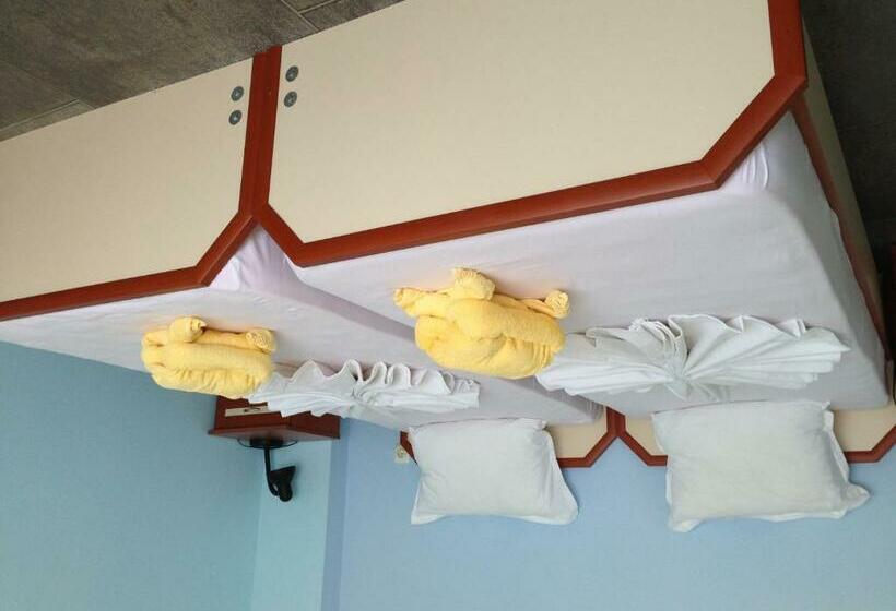 スタンダードトリプルルーム, Zoya Guest House