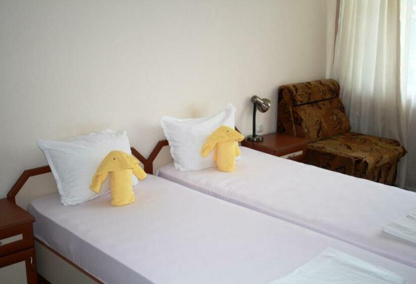 スタンダードトリプルルーム, Zoya Guest House