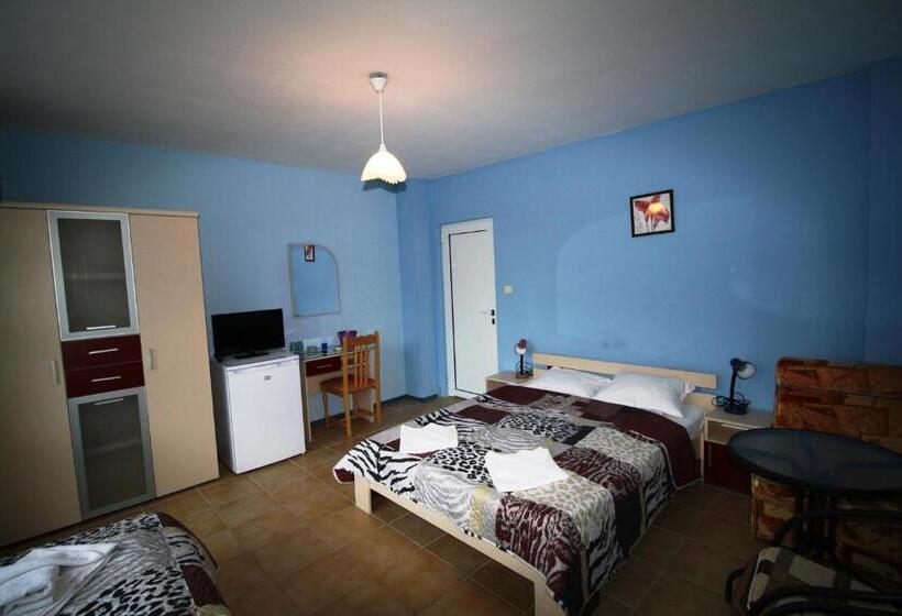 スタンダードトリプルルーム, Zoya Guest House