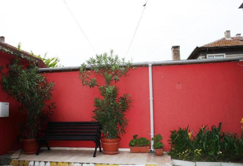 スタンダードスタジオ, Zoya Guest House