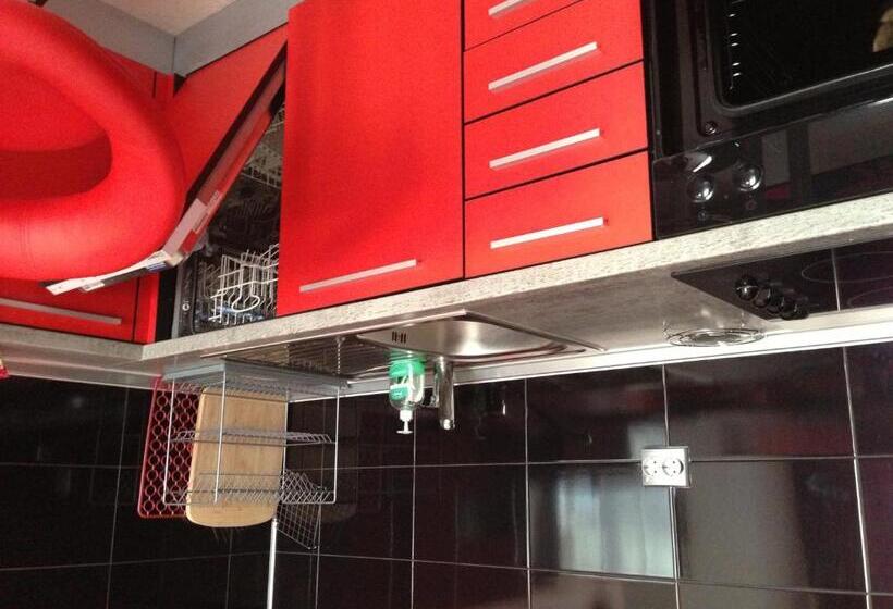 デラックススタジオ, Zoya Guest House