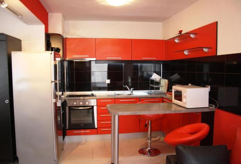 デラックススタジオ, Zoya Guest House