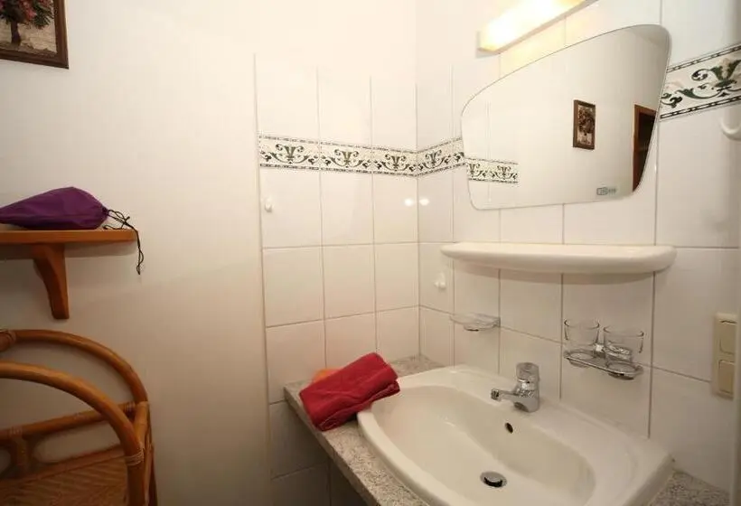 اتاق خانوادگی, Pension Greimelbacherhof
