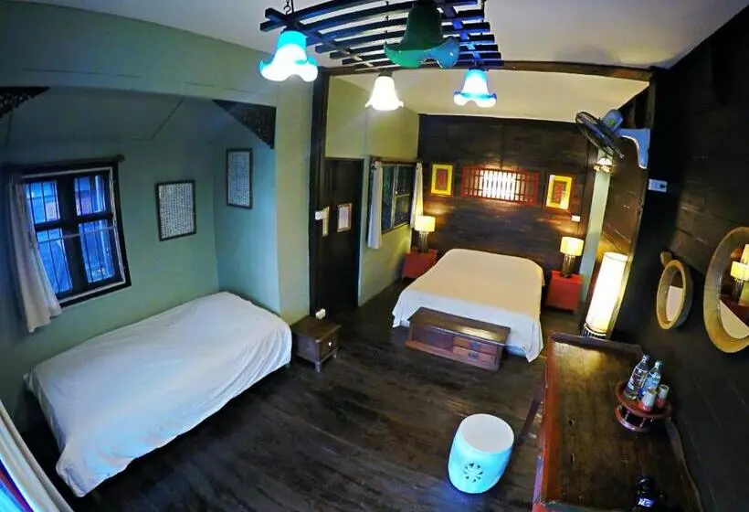 اتاق سوپریور سه تخته, The Riverside Guest House