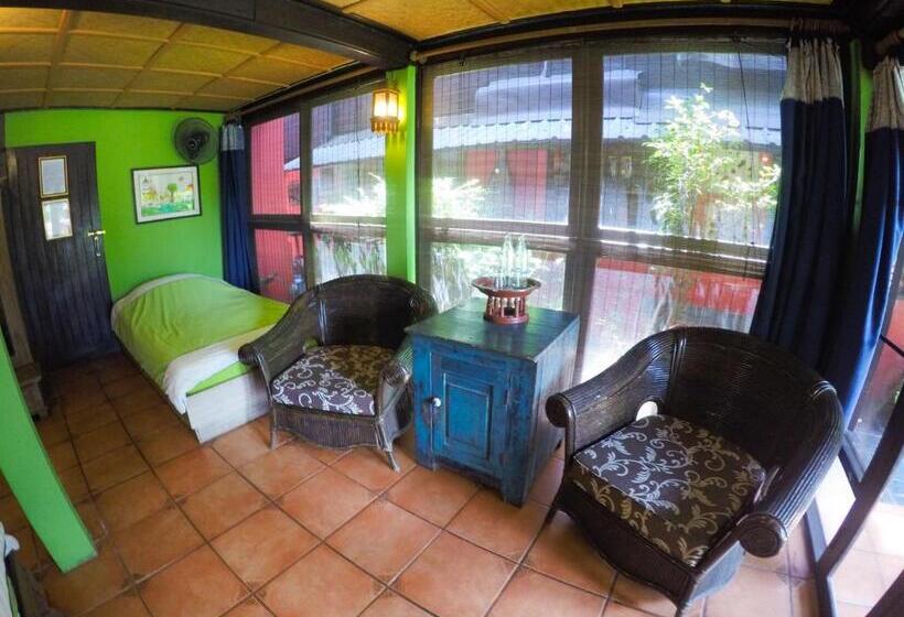 수피리어 트리플 룸, The Riverside Guest House