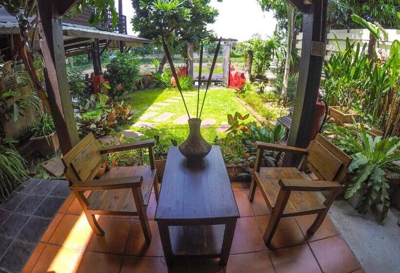 수피리어 트리플 룸, The Riverside Guest House