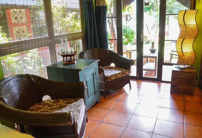 수피리어 트리플 룸, The Riverside Guest House