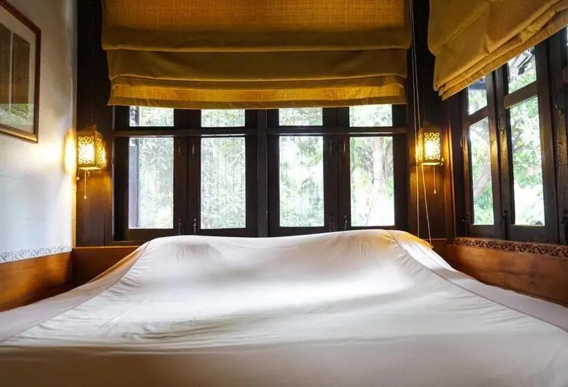 سوییت, The Riverside Guest House