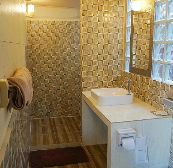 디럭스 4인 룸, The Riverside Guest House