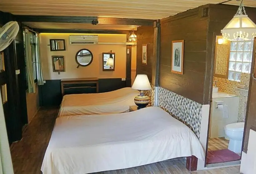 اتاق لوکس چهار تخته, The Riverside Guest House