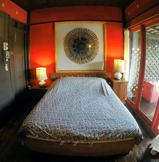 اتاق سوپریور با چشم‌انداز رودخانه, The Riverside Guest House