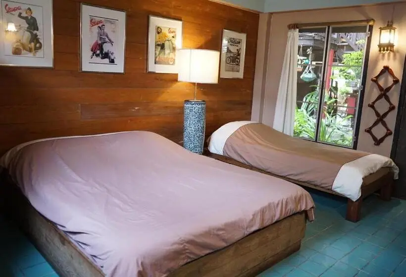 اتاق خانوادگی با چشم‌انداز باغ, The Riverside Guest House