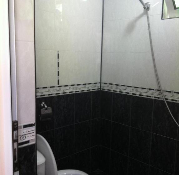 バルコニー付きスタンダードトリプルルーム, Family Hotel Velevi