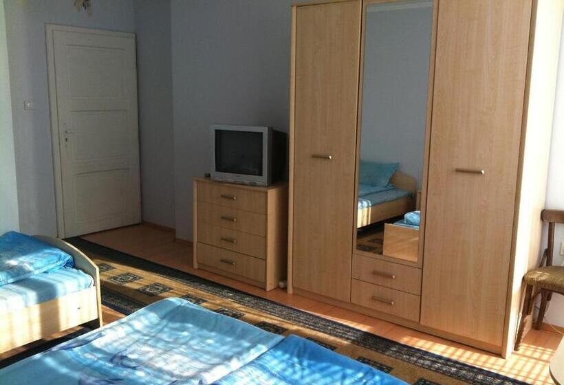 Трехместный Номер Стандарт с Балконом, Family Hotel Velevi