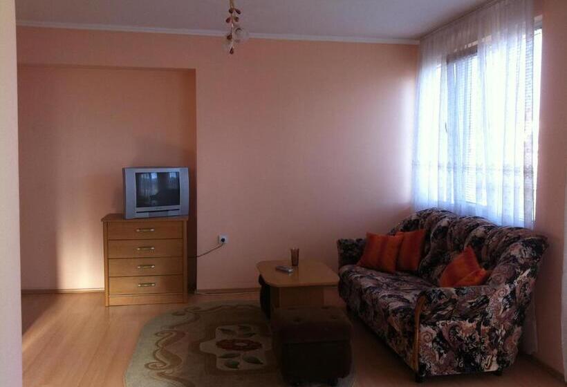 Полулюкс с Балконом, Family Hotel Velevi