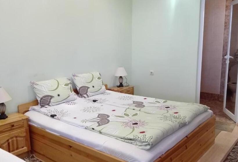 エコノミートリプルルーム, Family Hotel Velevi