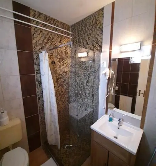 استودیوی استاندارد, Kék Lagúna Wellness Apartmanok
