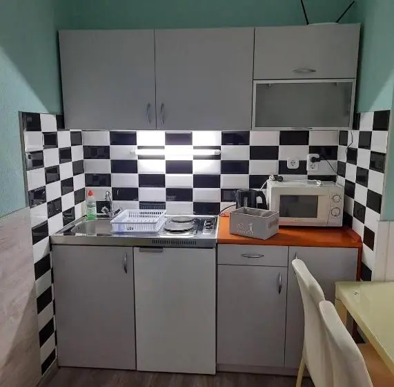 استودیوی استاندارد, Kék Lagúna Wellness Apartmanok