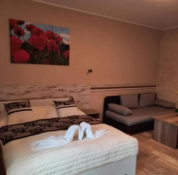 استودیوی استاندارد, Kék Lagúna Wellness Apartmanok