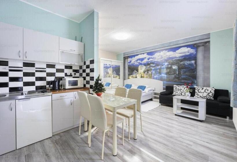 スタンダードスタジオ, Kék Lagúna Wellness Apartmanok