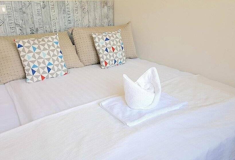 اتاق استاندارد با سرویس بهداشتی مشترک, Klara Guesthouse