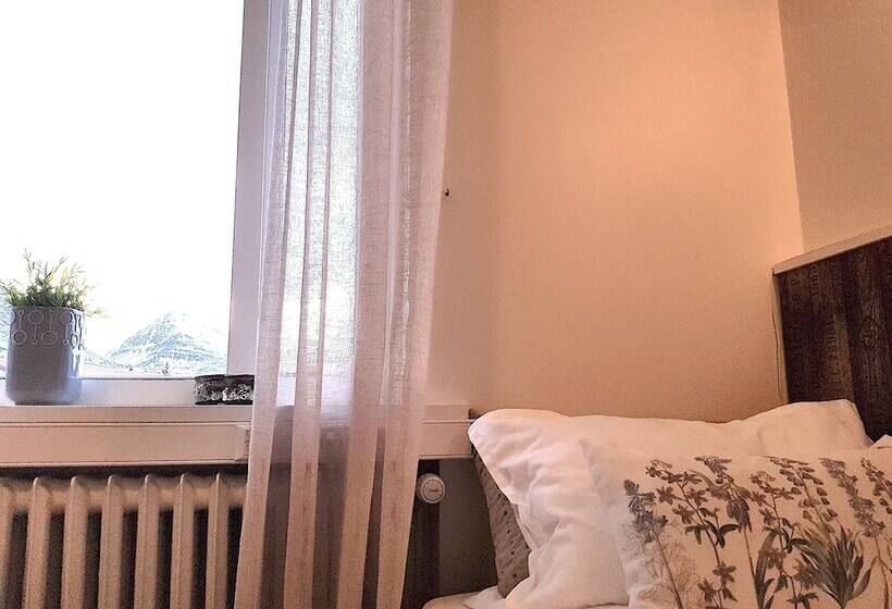 اتاق استاندارد یک تخته با سرویس بهداشتی مشترک, Klara Guesthouse