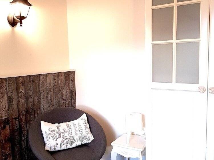 اتاق خانوادگی با سرویس بهداشتی مشترک, Klara Guesthouse