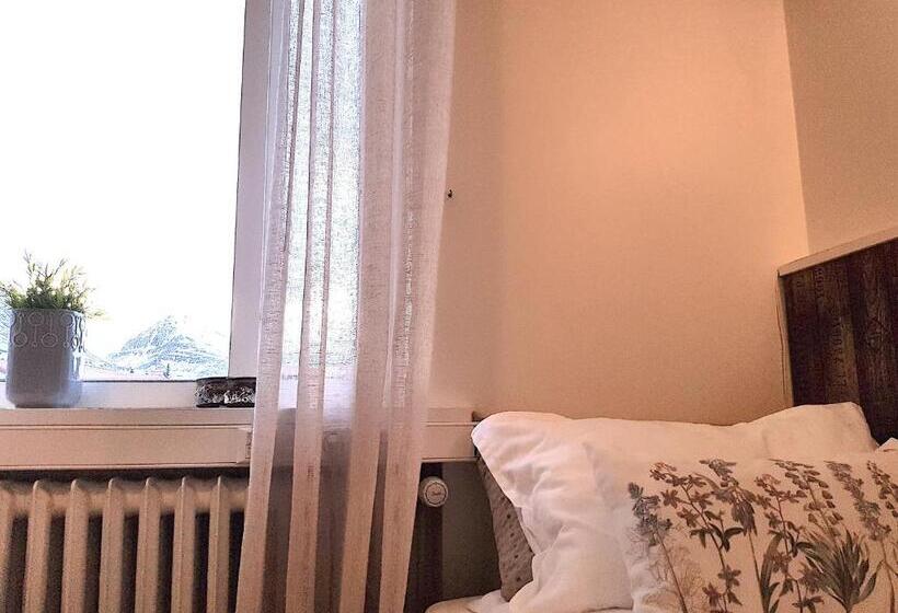 اتاق استاندارد یک تخته با سرویس بهداشتی مشترک, Klara Guesthouse