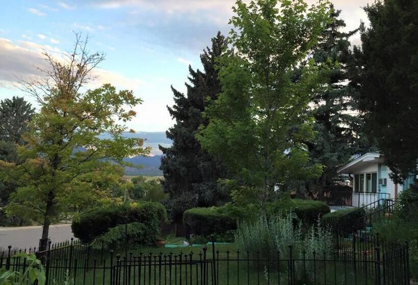 استودیوی لوکس, Mystic Portal 420 Guesthouse