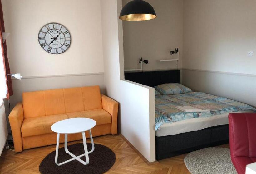 Студия Стандарт, Rt Home Vendégház