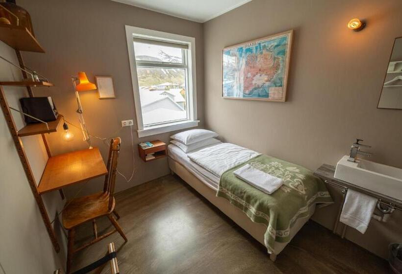 اتاق استاندارد یک تخته با سرویس بهداشتی مشترک, Siglunes