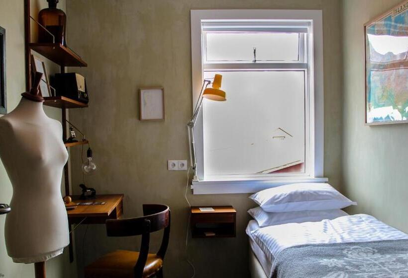 اتاق استاندارد یک تخته با سرویس بهداشتی مشترک, Siglunes