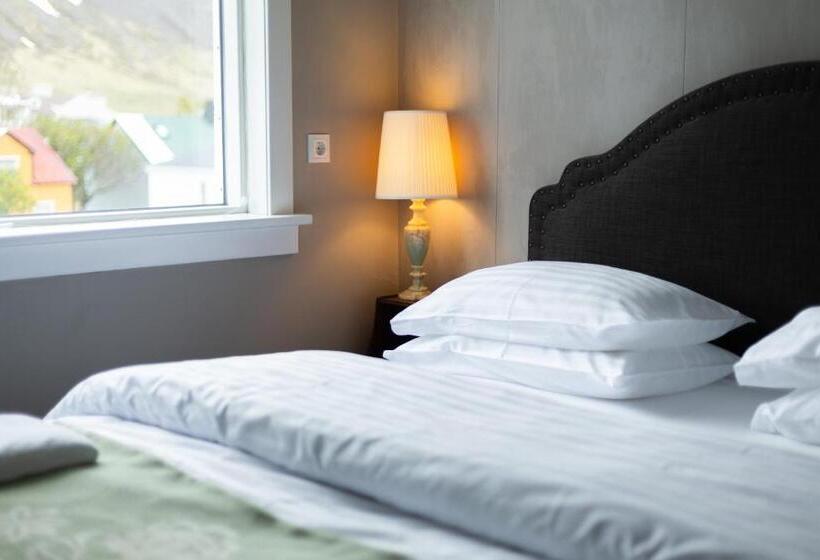 اتاق استاندارد با سرویس بهداشتی مشترک, Siglunes