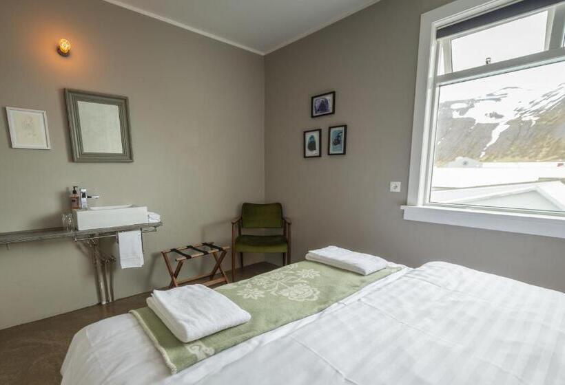 اتاق استاندارد با سرویس بهداشتی مشترک, Siglunes