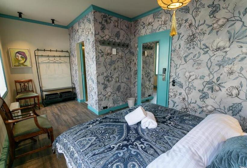 اتاق لوکس, Siglunes