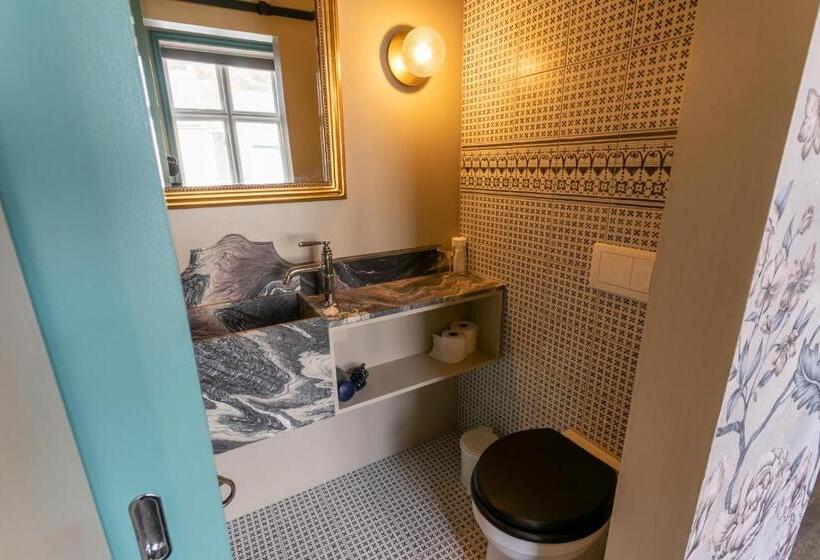 اتاق لوکس, Siglunes