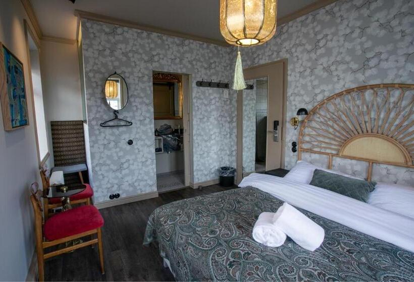 اتاق لوکس, Siglunes