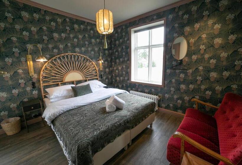 اتاق لوکس سه تخته, Siglunes