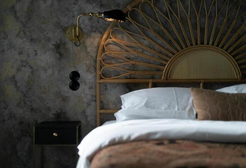 اتاق لوکس سه تخته, Siglunes