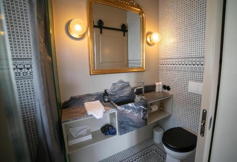 اتاق لوکس خانوادگی, Siglunes